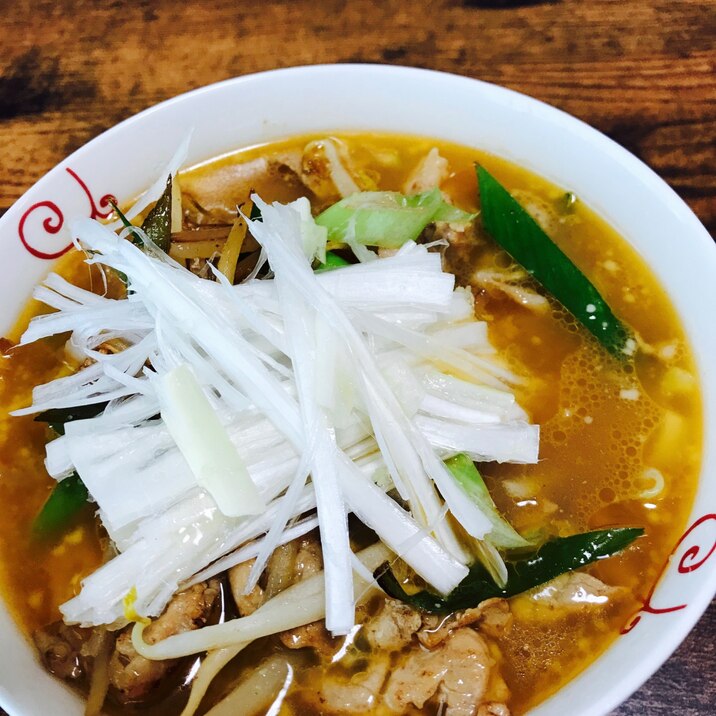 市販の味噌ラーメンに、野菜炒め乗せ！